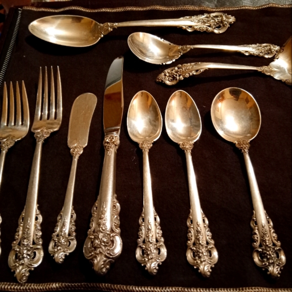 Wallace Sterling Co. 85 pcs. Sterling Silver flatware set